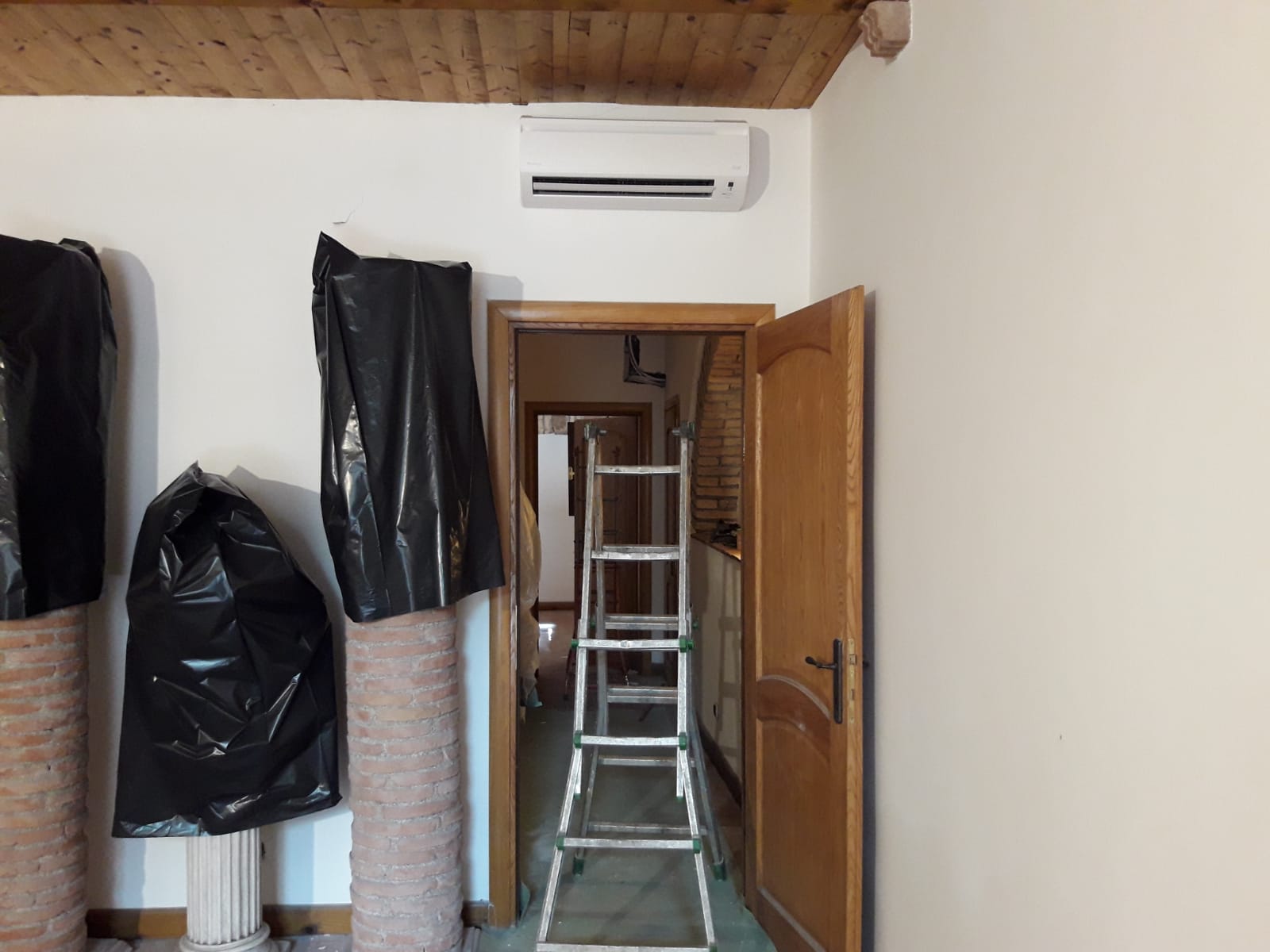 Impianto Di Aria Condizionata Realizzato Con Due scatto 4