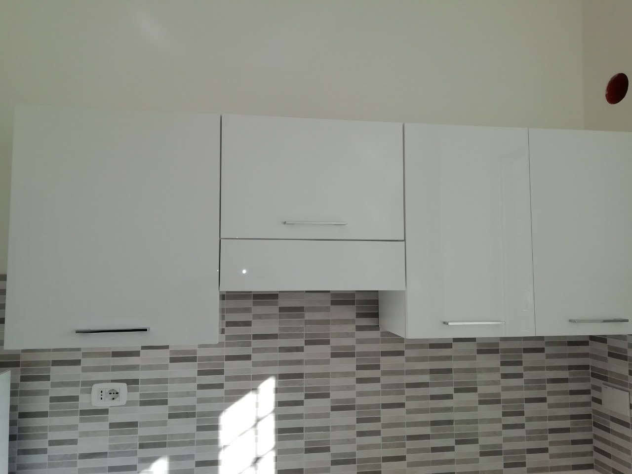 Cucina Lineare Completa Del Set Di Elettrodomestici scatto 4