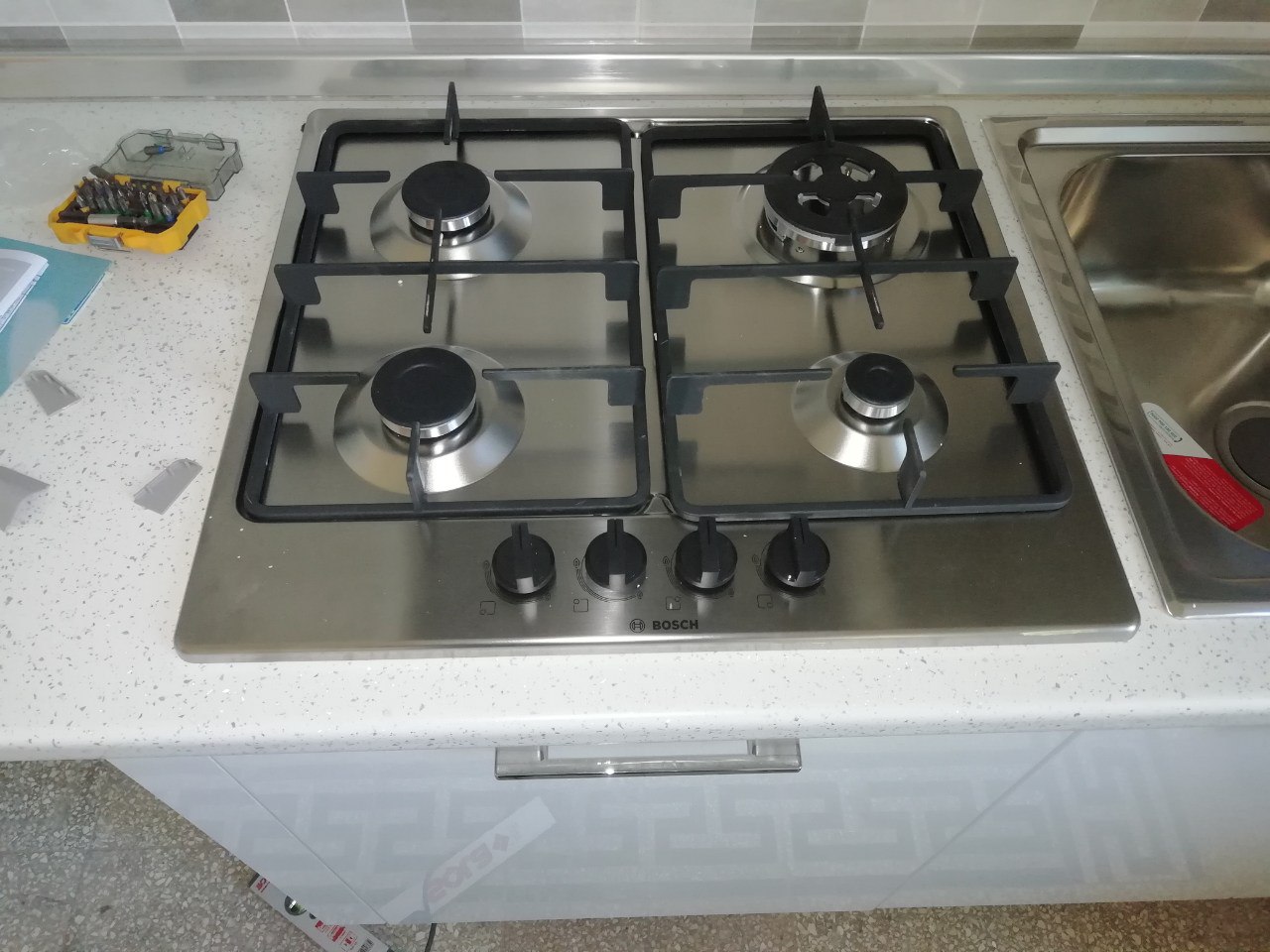 Cucina Lineare Completa Del Set Di Elettrodomestici scatto 7