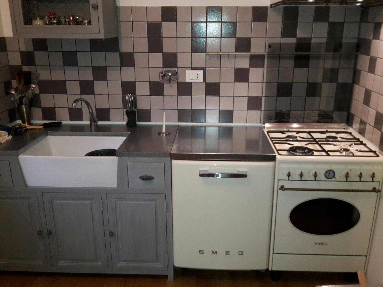 Cucina Retro’ Style Con Elettrdomestici Smeg scatto 2