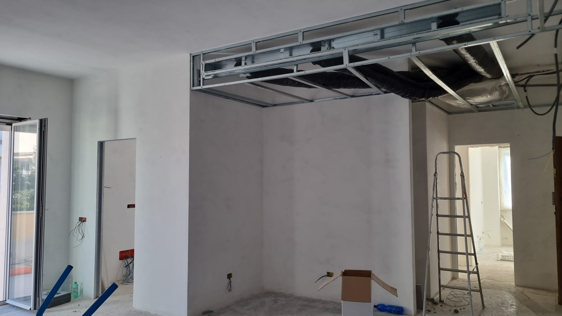 preparazione controsoffitto per passaggi plenum di mandata